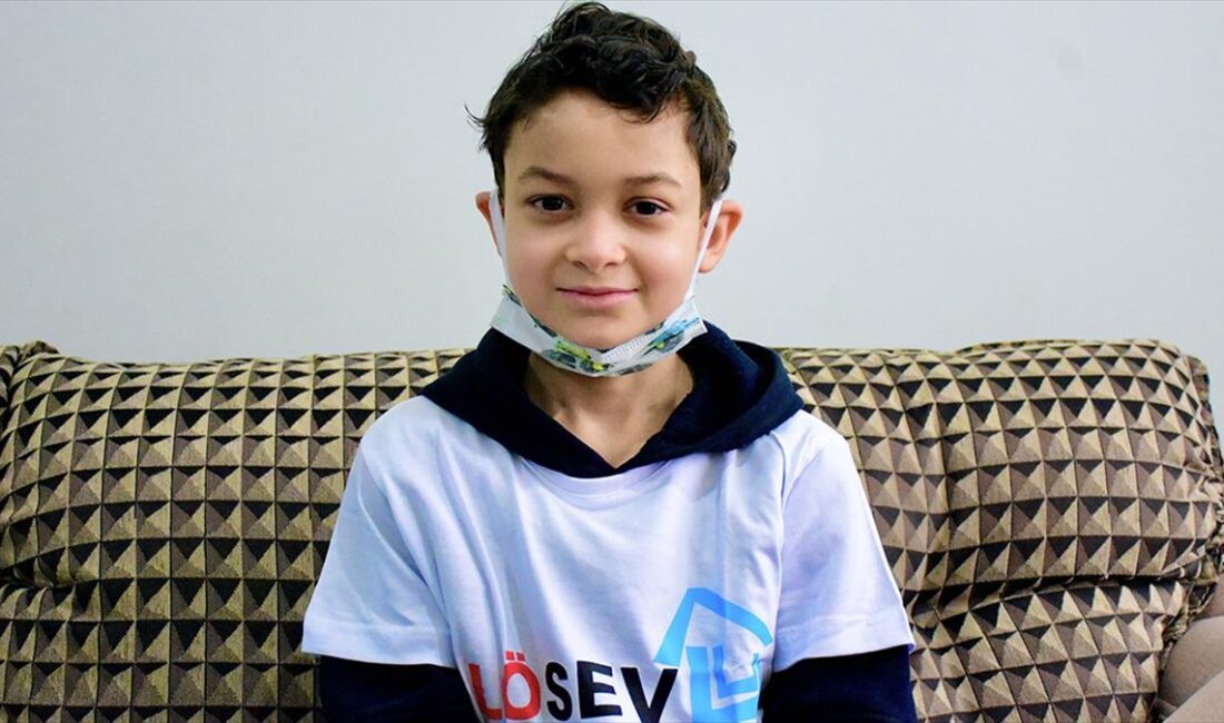 Bilecik'in Söğüt ilçesinde, geçen yıl yakalandığı lösemi hastalığını, babasından alınan
