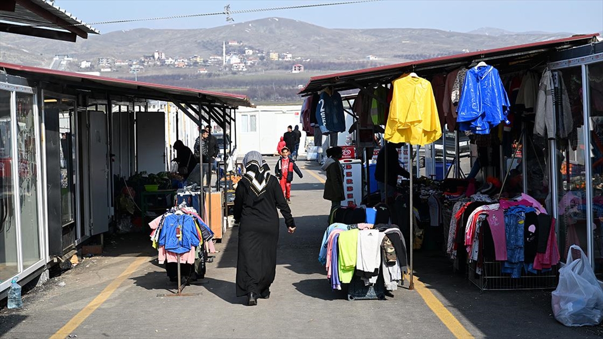 Kahramanmaraş merkezli 6 Şubat depremlerinden etkilenen Malatya'da esnaf, yaklaşık 2