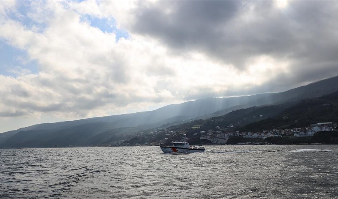 Marmara Denizi'nde, İmralı Adası'nın güneybatısında su alarak batan "Batuhan A"