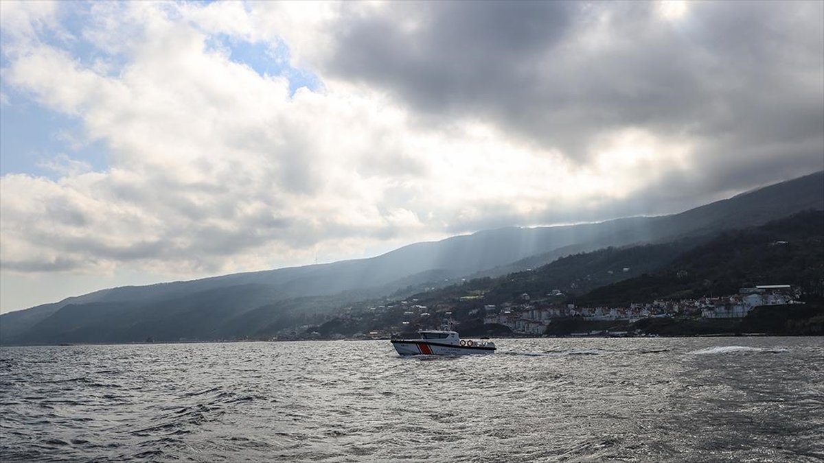Marmara Denizi'nde, İmralı Adası'nın güneybatısında su alarak batan "Batuhan A"