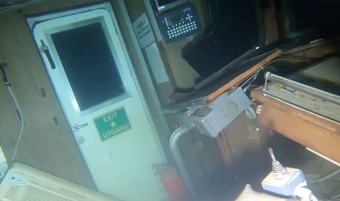 Marmara Denizi'nde, İmralı Adası'nın güneybatısında su alarak batan ve dün