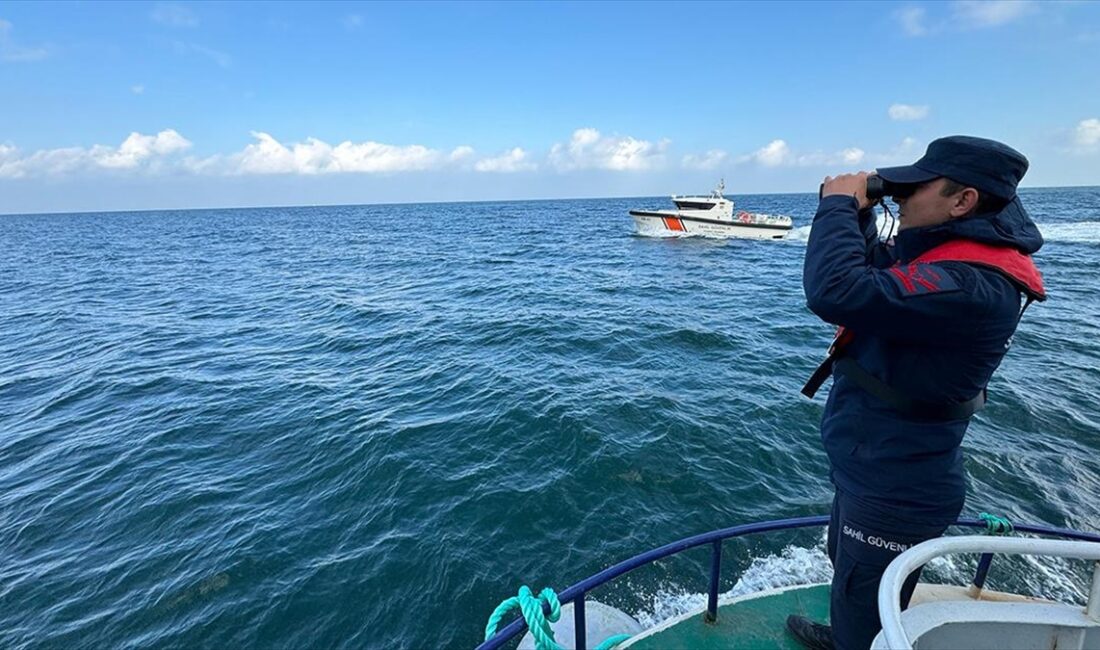 Marmara Denizi'nde, İmralı Adası'nın güneybatısında su alarak batan ve bir