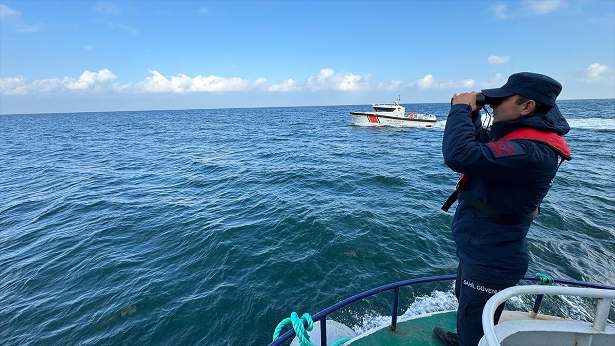 Marmara Denizi'nde, İmralı Adası'nın güneybatısında su alarak batan ve bir
