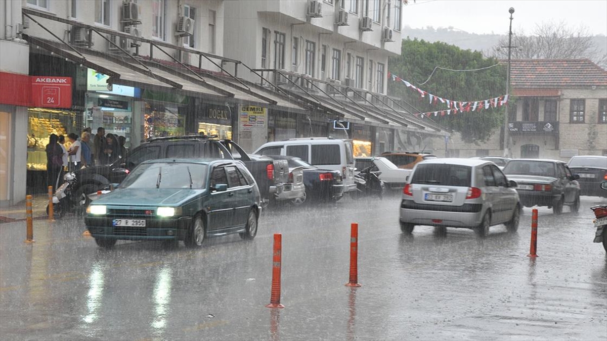 Mersin için kuvvetli yağış uyarısında bulunuldu.