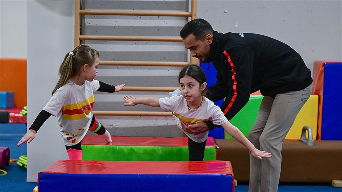 Milli cimnastikçi Ferhat Arıcan, "3 yaşından itibaren denge, güç, kuvvet,