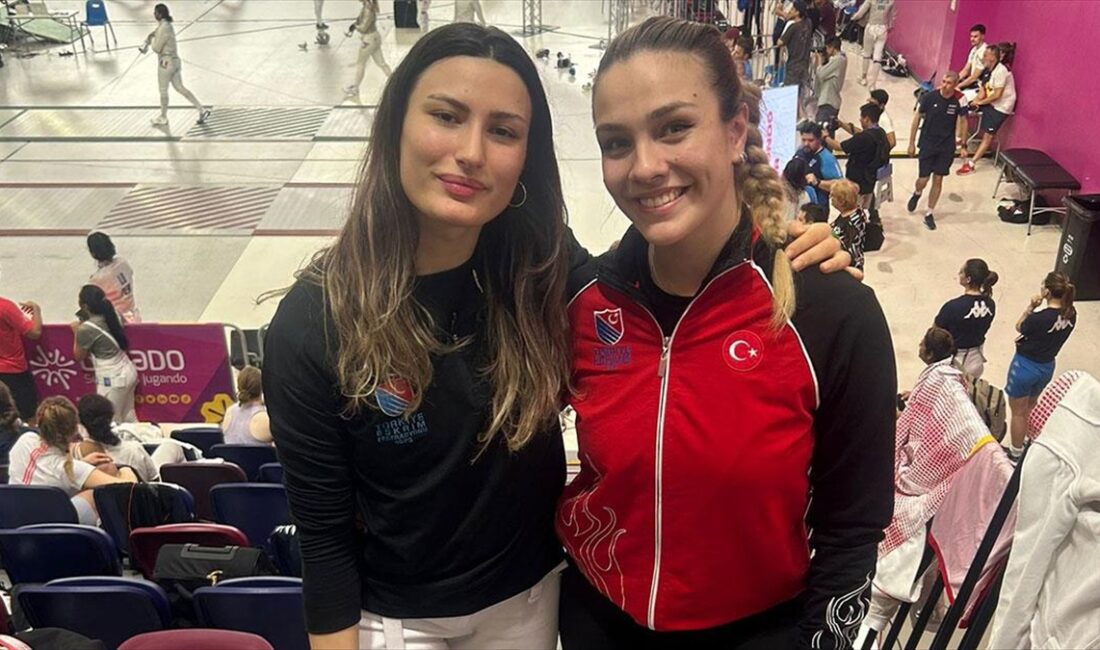 Milli eskrimci Nisanur Erbil ile Deniz Selin Ünlüdağ, Peru'daki Kılıç