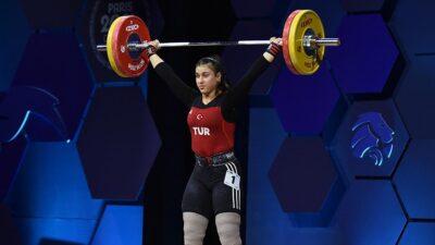 Bulgaristan'da düzenlenen Avrupa Halter Şampiyonası'nda kadınlar 87 kiloda Büşra Çan,