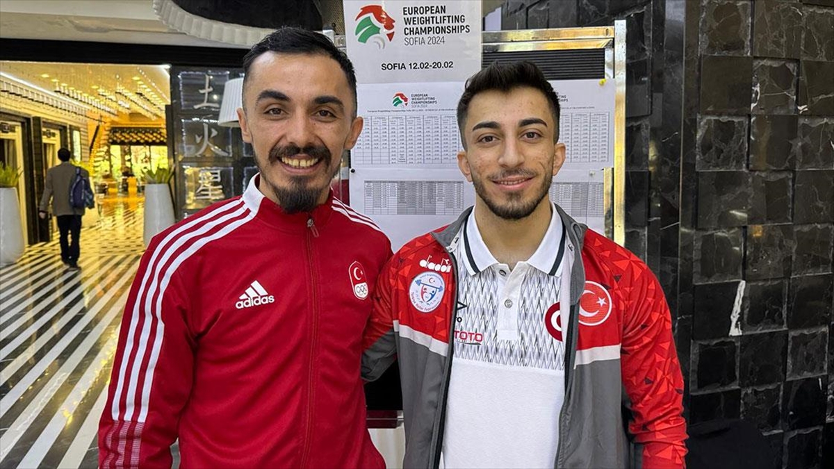 Milli halterciler Muammer Şahin ve Harun Algül, Bulgaristan'da düzenlenen Avrupa