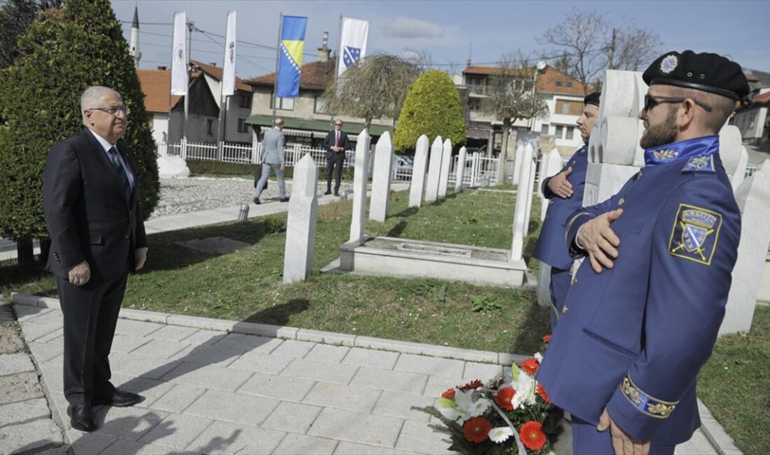 Milli Savunma Bakanı Yaşar Güler, bağımsız Bosna Hersek'in ilk Cumhurbaşkanı