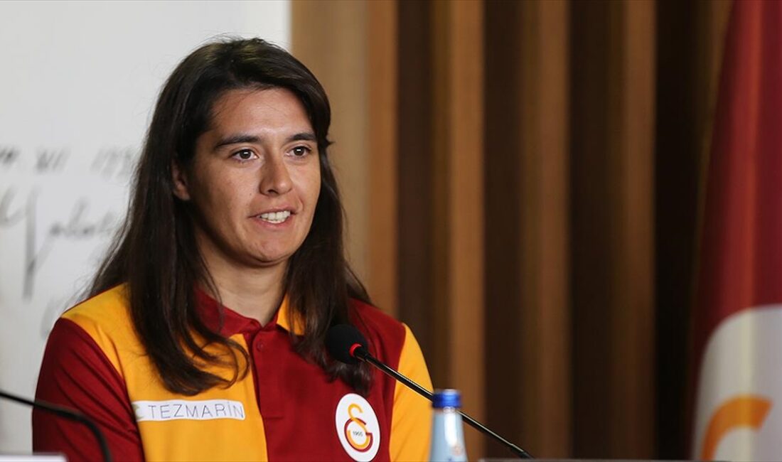 Galatasaraylı milli yelkenci Ecem Güzel, Paris 2024 Olimpiyat Oyunları'nda Türkiye'yi