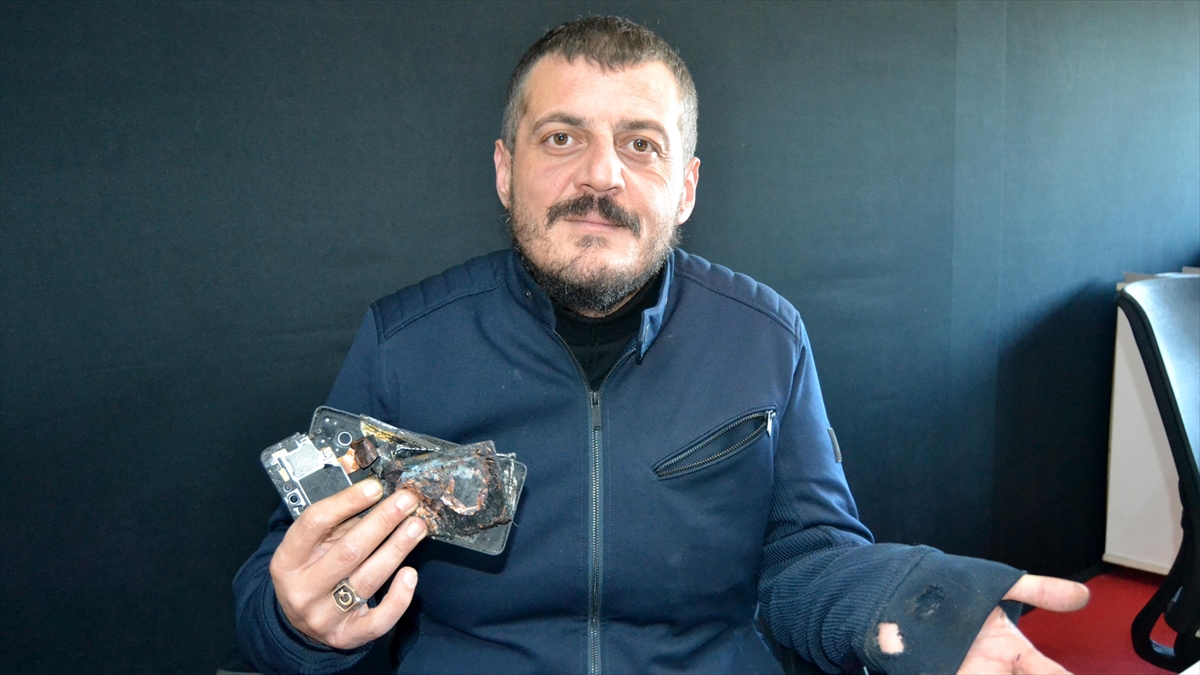 Muğla'nın Fethiye ilçesindeki bir iş yerinde cep telefonu bataryasının patlama