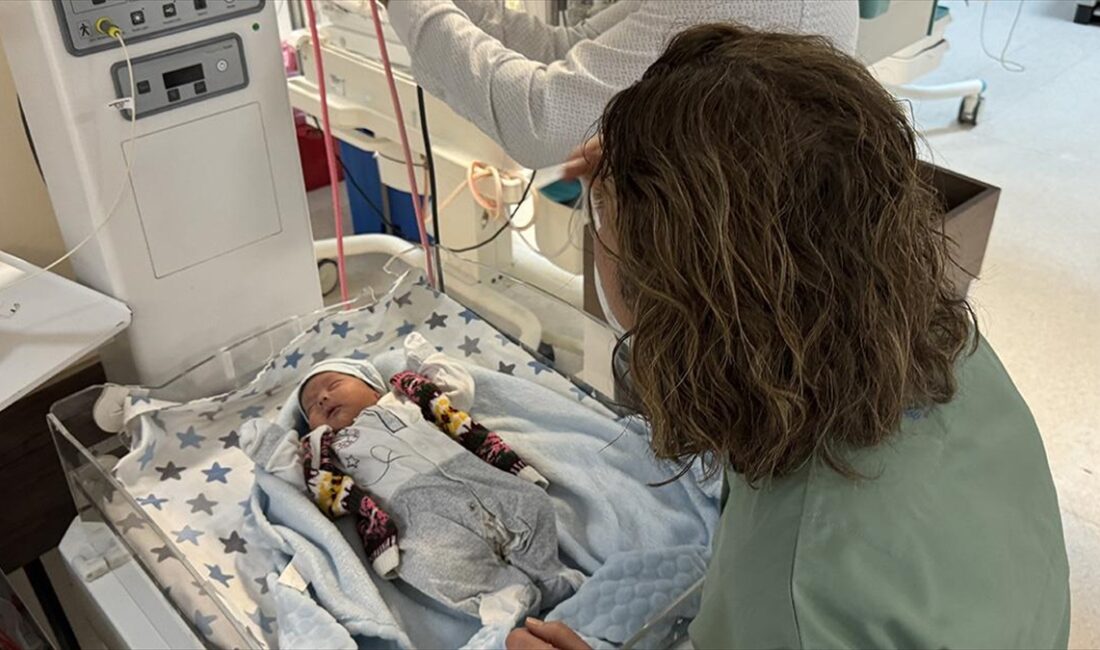 Antalya'da anne karnındayken kan uyuşmazlığı nedeniyle ölme ihtimali bulunan bebek,