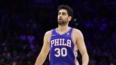 Amerikan Basketbol Ligi'nde (NBA) Philadelphia 76ers forması giyen milli oyuncu