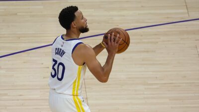 İSTANBUL (AA) – NBA’e 11 ma&ccedil;la devam edildi. B&uuml;y&uuml;k &ccedil;ekişmeye