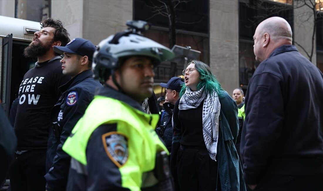 ABD Başkanı Joe Biden'ı, New York'a katılacağı program öncesinde protesto