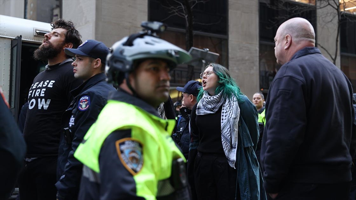 ABD Başkanı Joe Biden'ı, New York'a katılacağı program öncesinde protesto
