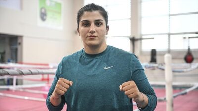 Olimpiyat ve dünya şampiyonu milli boksör Busenaz Sürmeneli, Trabzonspor Kulübü'nden