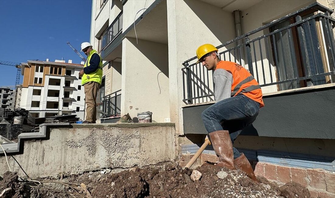 Osmaniye'de, 6 Şubat depremlerinin ardından yapımına başlanan afet konutlarının bir