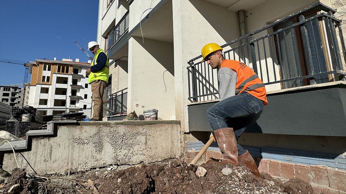 Osmaniye'de, 6 Şubat depremlerinin ardından yapımına başlanan afet konutlarının bir