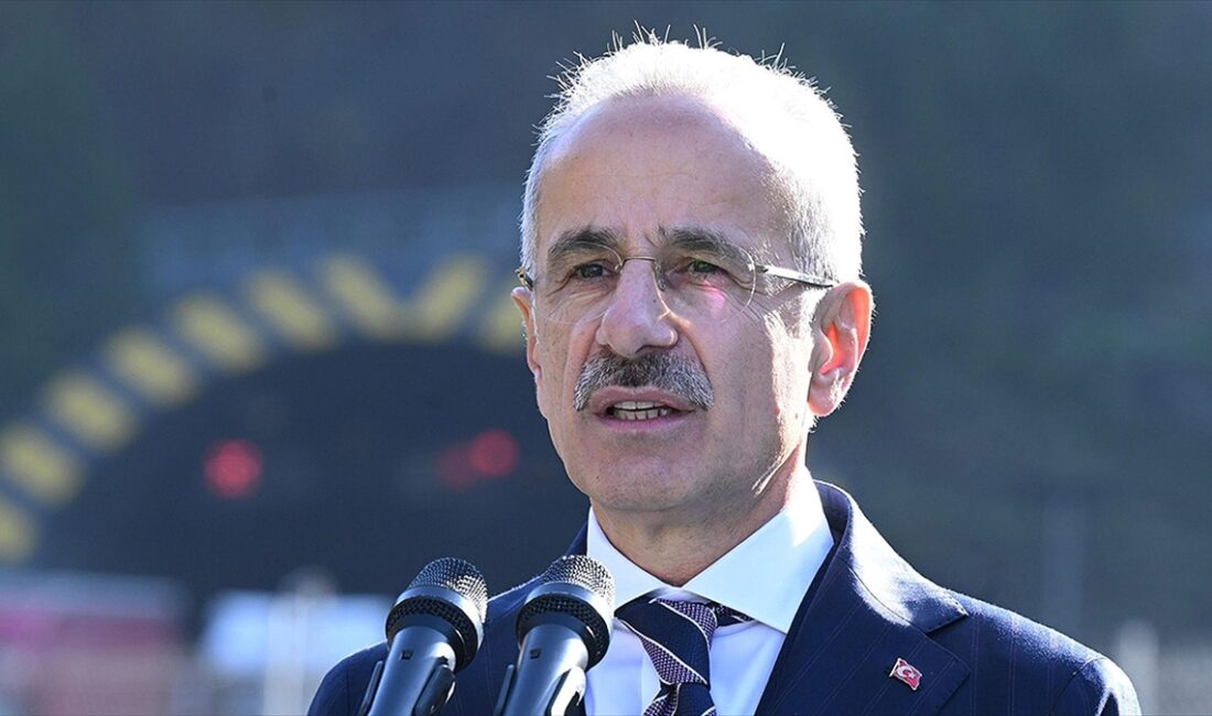 Bakan Uraloğlu, Karayolları Genel Müdürlüğünün işlettiği otoyollardaki 106 gişeden 20'sinin