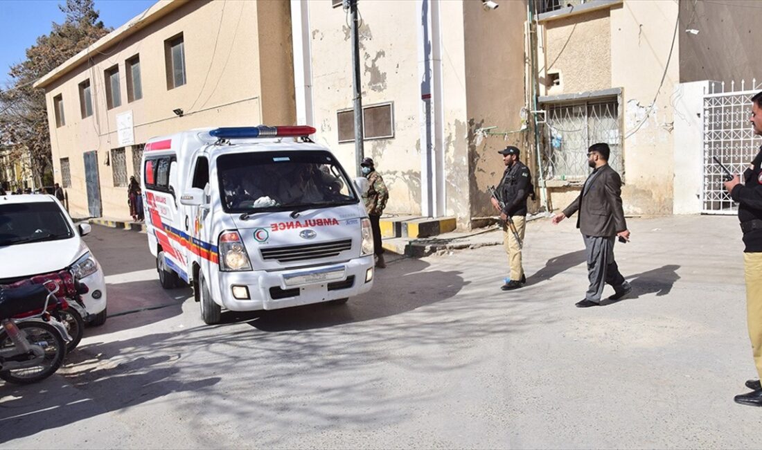 Pakistan ordusu, seçim günü ülke genelinde düzenlenen 51 "terör saldırısında",