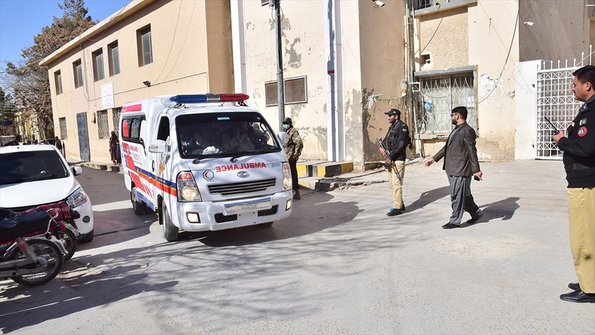 Pakistan ordusu, seçim günü ülke genelinde düzenlenen 51 "terör saldırısında",