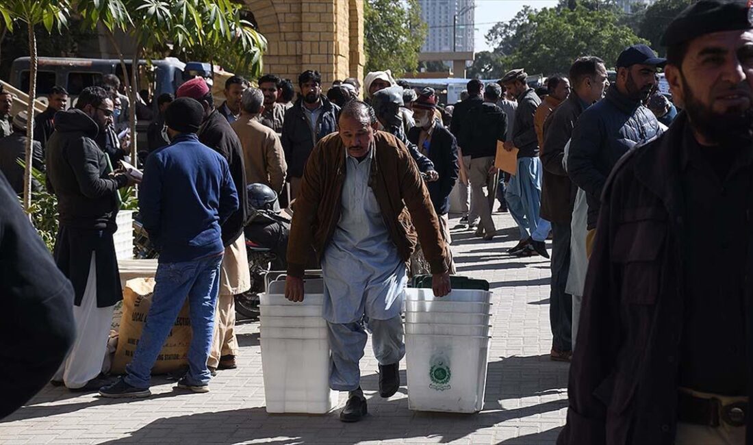 Pakistan'da milyonlarca kişi 8 Şubat yapılacak genel ve eyalet seçimlerine