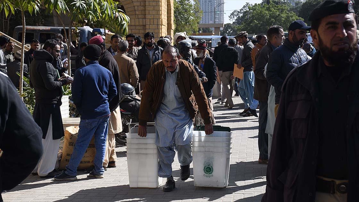 Pakistan'da milyonlarca kişi 8 Şubat yapılacak genel ve eyalet seçimlerine