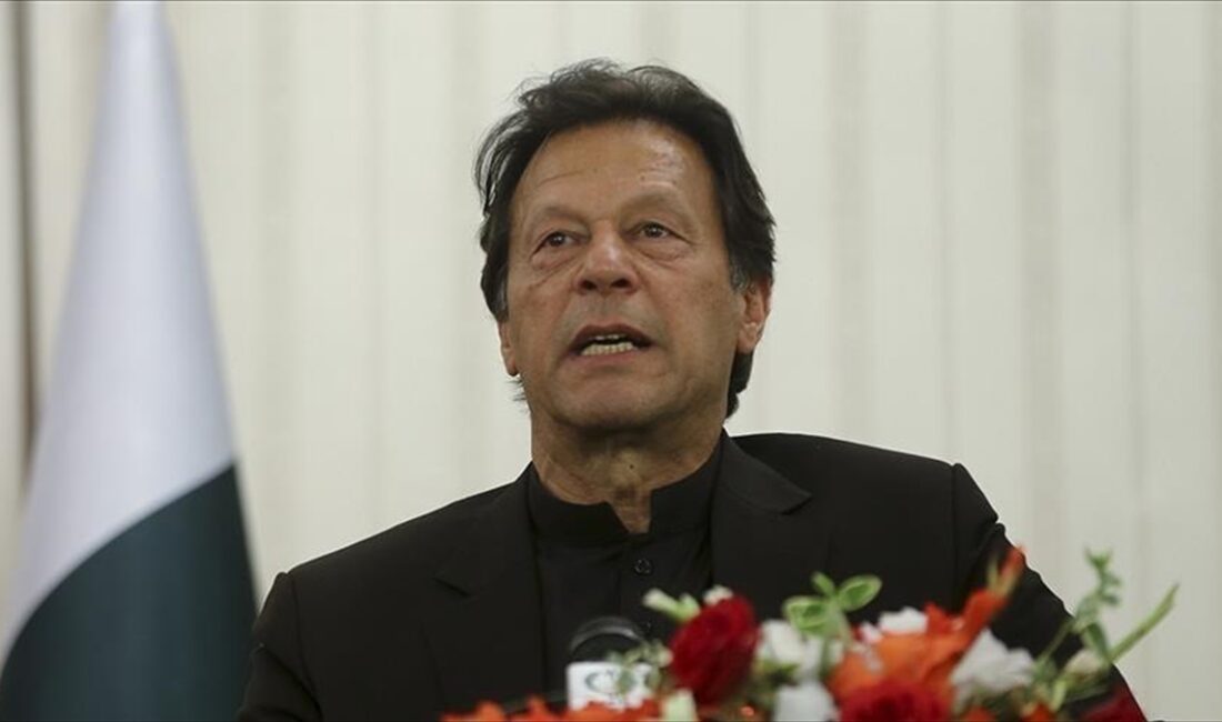Pakistan'da cezaevindeki eski Başbakan İmran Han, yapay zekayla oluşturulan konuşmasında,