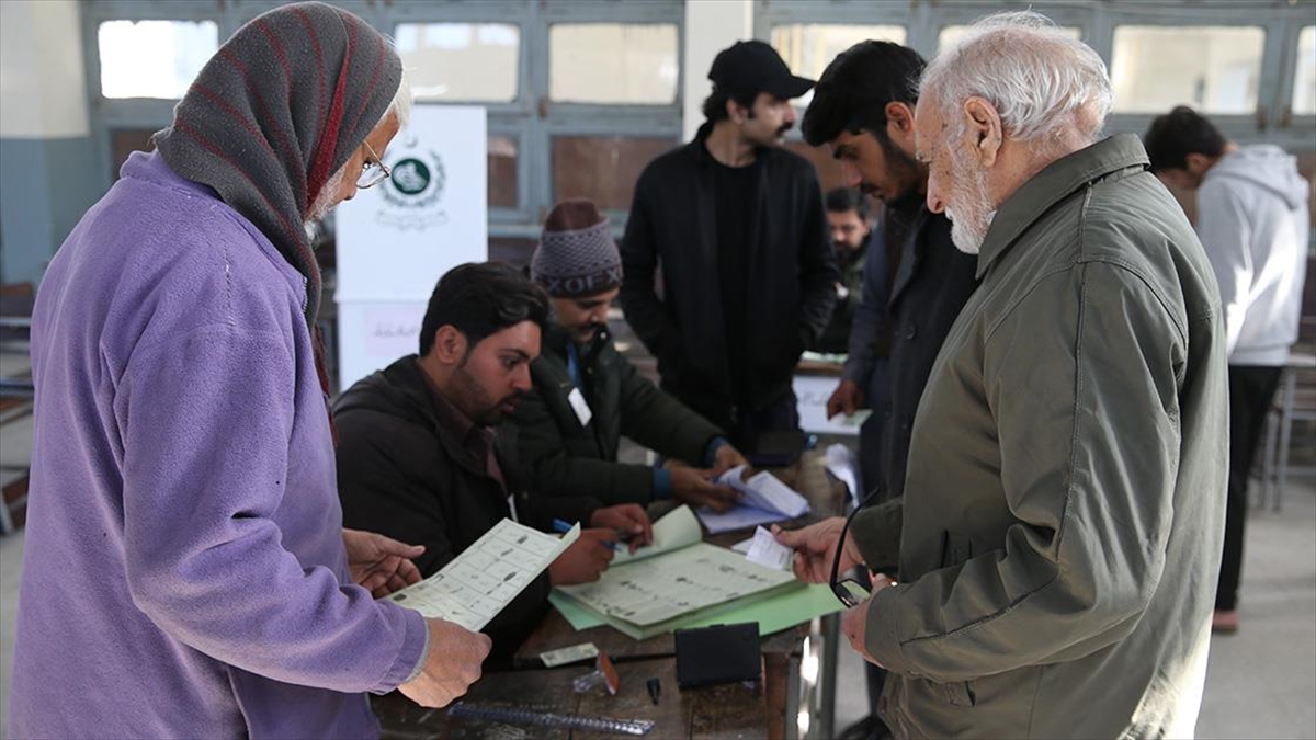 Pakistan'da 128 milyonu aşkın seçmen, ülkede 5 yıl yasama görevini