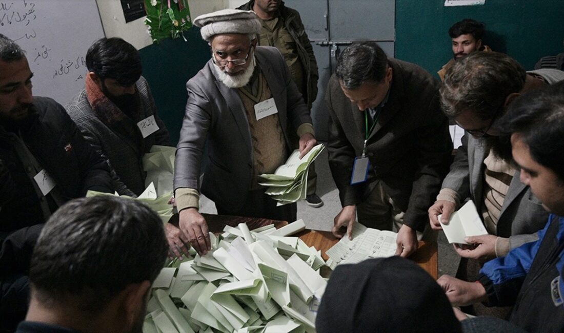 Pakistan'da Ulusal Meclis ve eyalet meclisleri için dün yapılan seçimlere