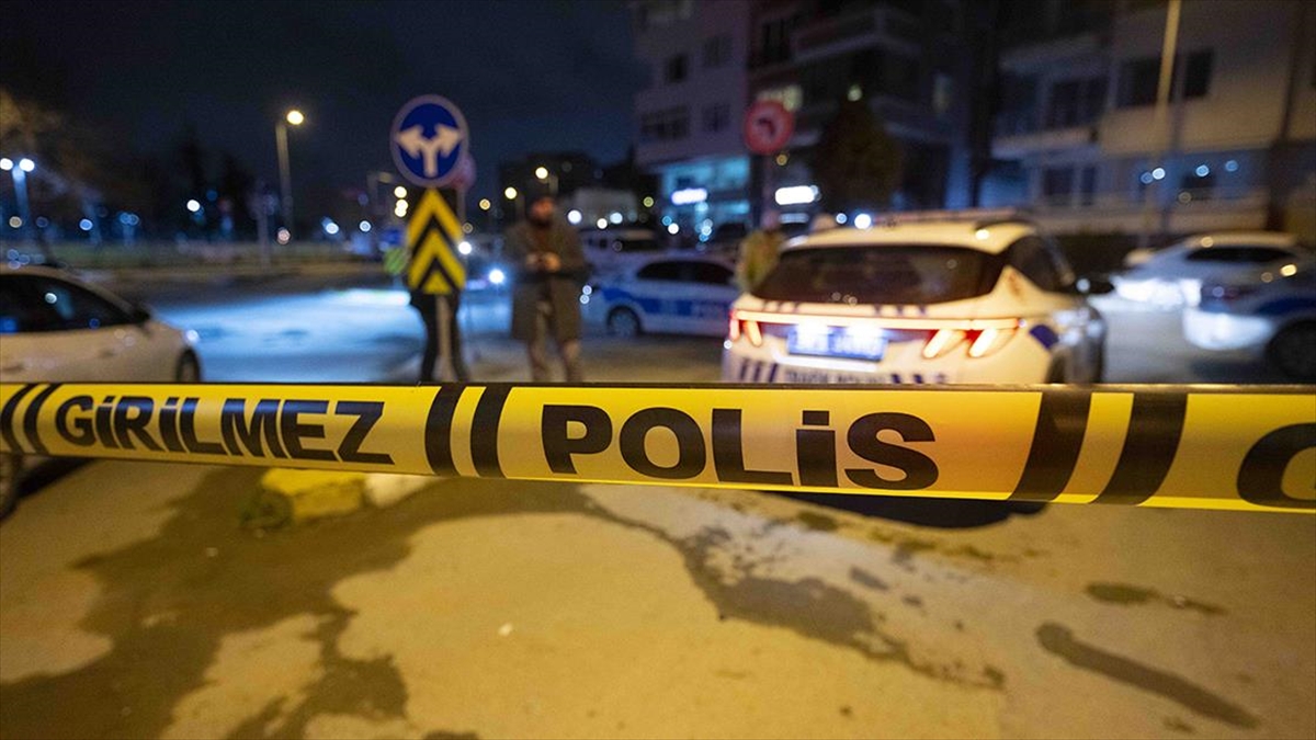 Pendik'te, şüphe üzerine kimlik kontrolü yapmak isteyen polislere silahla ateş