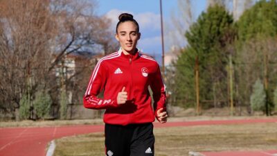 Rekortmen milli atlet Edanur Tulum, 400 metrede 53.32 saniyelik derecesini