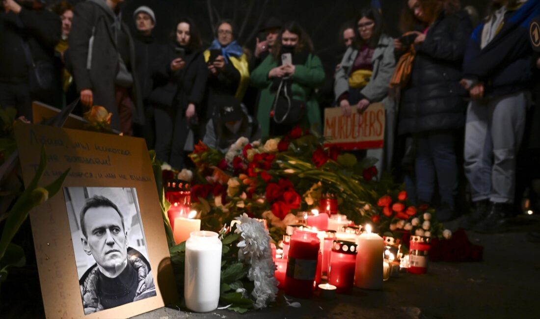 BERLIN (AA) – Başkent Berlin’deki Unter den Linden Caddesi’nde bulunan
