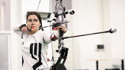 Fransa'da düzenlenen Salon Okçuluk Dünya Kupası 3. ayak yarışmasında bronz