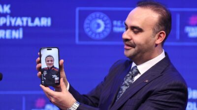 Sanayi ve Teknoloji Bakanı Mehmet Fatih Kacır, Türkiye'nin ilk astronotu