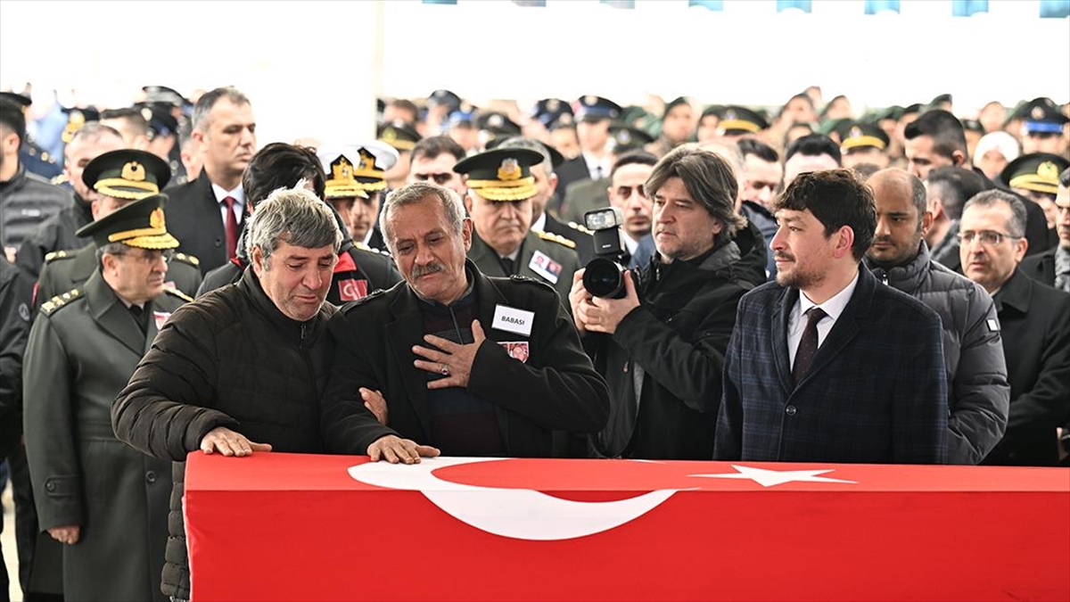 Gaziantep'teki helikopter kazasında şehit düşen Pilot Emniyet Amiri Cemil Gülen