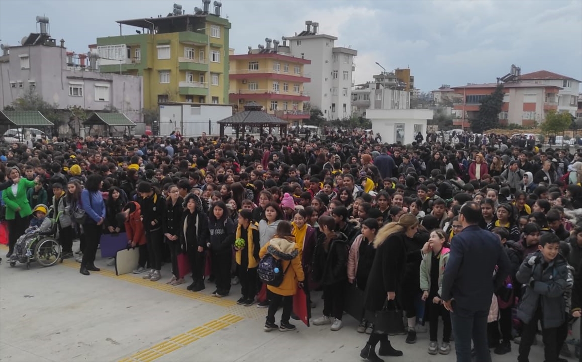 ANTALYA (AA) – Antalya'nın Serik ilçesindeki Tekeli Ortaokulu'nun yeni binası