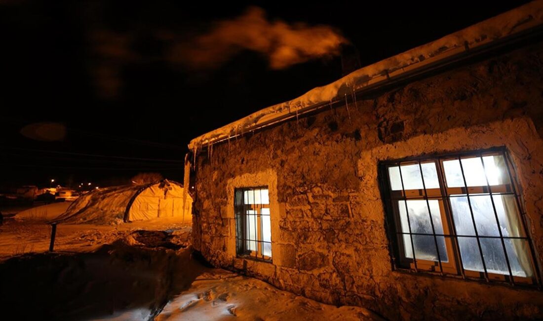 Hava sıcaklığının gece sıfırın altında 33 dereceye düştüğü Ardahan'ın Çıldır