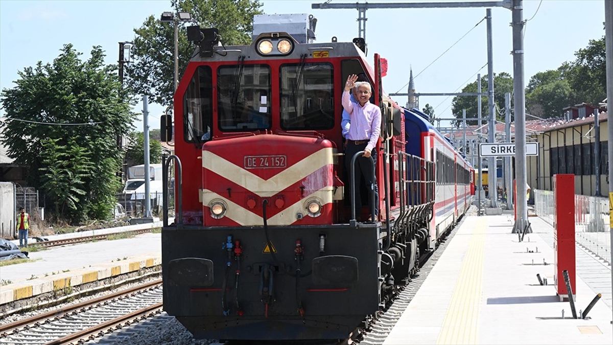 Bakan Uraloğlu, İstanbul'un hafızasında yer eden emektar banliyö tren hattının