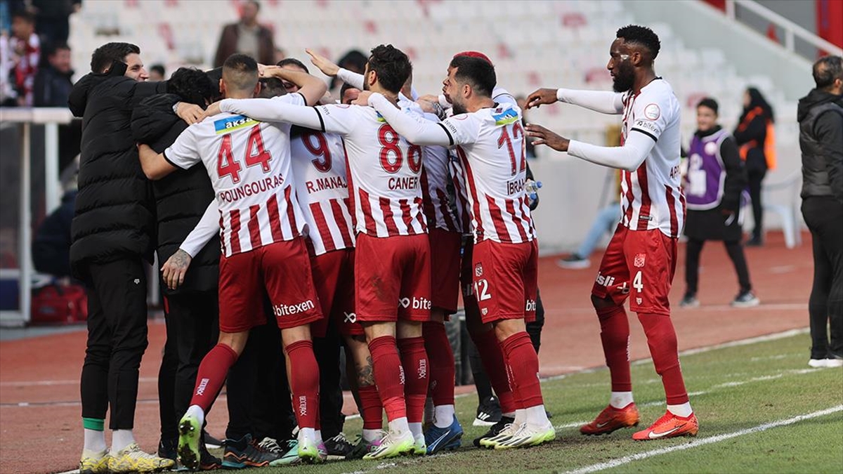 Trendyol Süper Lig'in 25. haftasında EMS Yapı Sivasspor, konuk ettiği