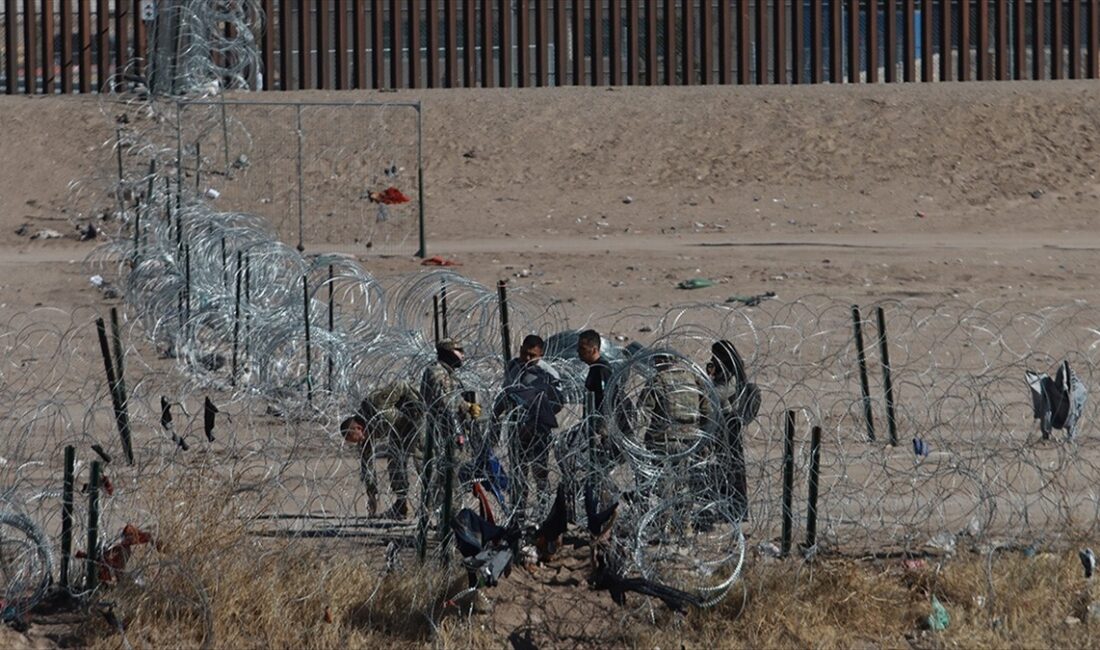 ABD'nin South Dakota Valisi Kristi Noem, güney sınırına ulusal muhafız