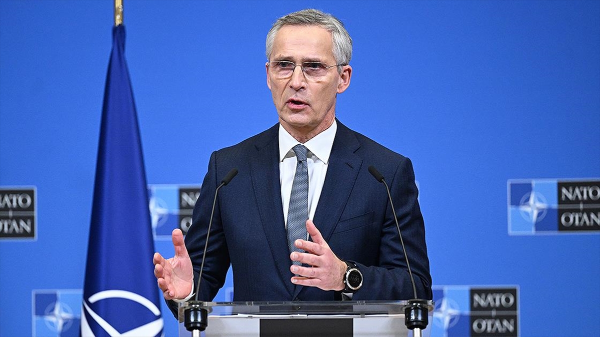 NATO Genel Sekreteri Jens Stoltenberg, müttefiklerin Ukrayna'yı hem doğrudan silah