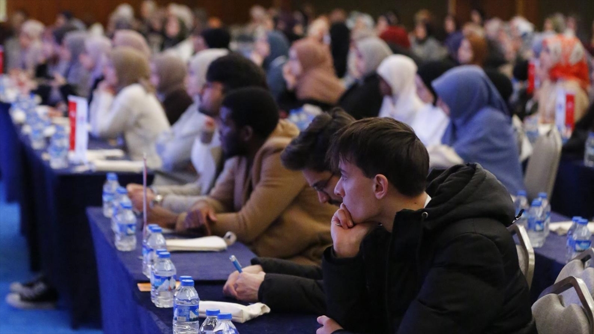 Türkiye Diyanet Vakfının (TDV) burs desteği sağladığı öğrencilere yönelik 20