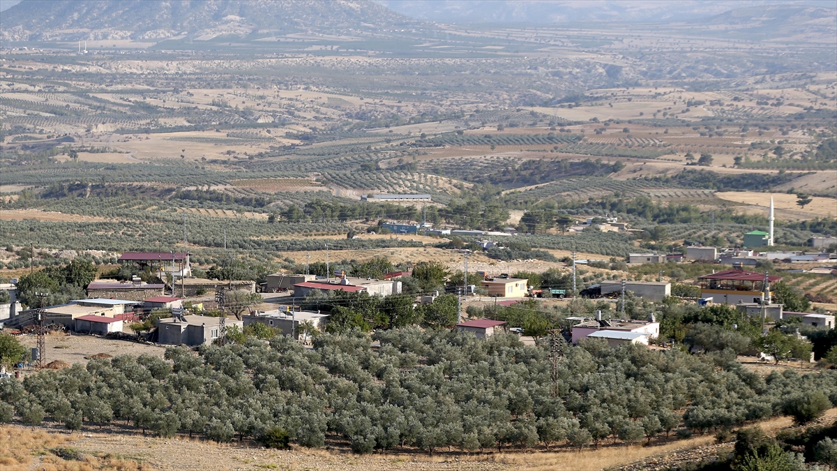 Mersin'in Mut ilçesinde, kıraç topraklara sahip kırsal mahallede yapımına başlanan