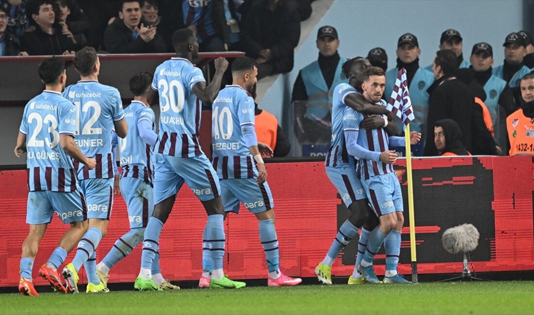 Ligde en son 2019-2020 sezonunda kupayı müzesine götüren bordo-mavililer, yarı