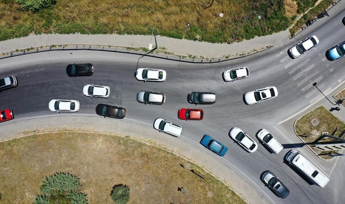 Trafiğe ocak ayında 213 bin 493 aracın kaydı yapılırken 2