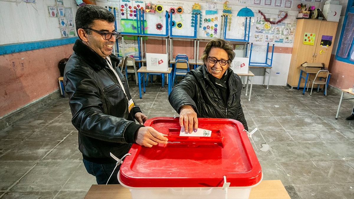 TUNUS (AA) – Ülke genelindeki 785 seçim bölgesinde kurulan sandıklarda,