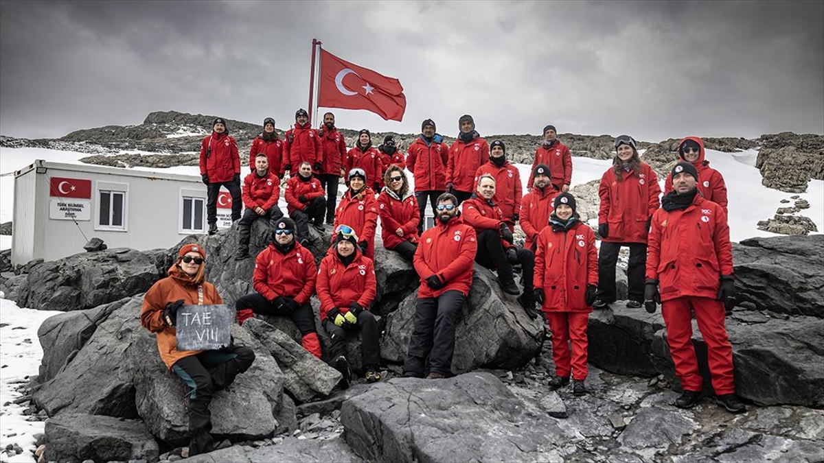 8. Ulusal Antarktika Bilim Seferi'ni gerçekleştiren sefer ekibi, kıtada gerçekleştirdiği