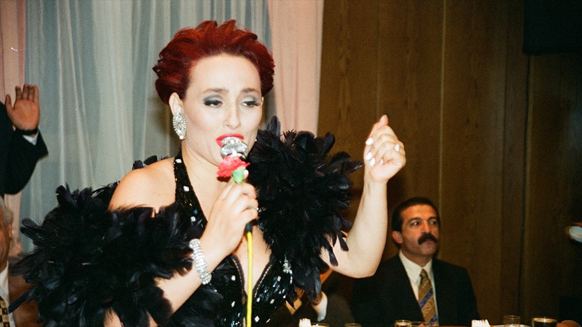 Kariyeri boyunca 20 albüme imza atan, Türk sanat müziği sanatçısı